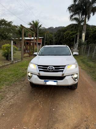 TOYOTA HILUX SW4 2.7 SR 4X2 16V FLEX 4P MANUAL TOYOTA HILUX SW4 2.7 SR 4X2 16V FLEX 4P MANUAL